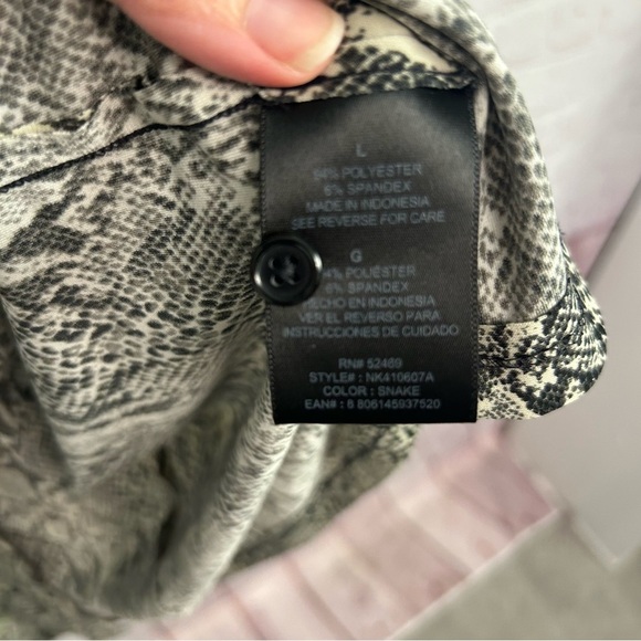 Norma Kamali Button down shirt dress in snake print 2023 stretch retro chic LG - Picture 9 of 13